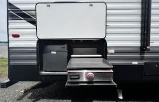 Ellie- 2023 Forest River RV EVO Lite 2750QBX