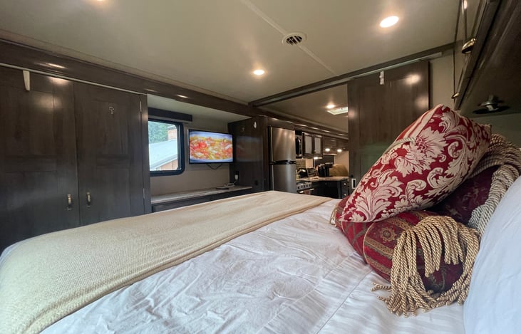 Memory Foam Mattress & Pillows for that Perfect Nights Sleep in The Inevitable with Cotton Bedding, TV & Remote at your Fingertips