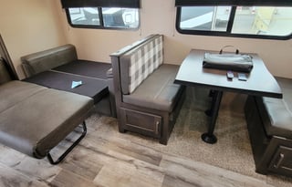 Dual-Suite Retreat Family Bunkhouse 32' Transcend