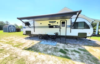 Pet and Family Friendly 2024 Travel Trailer. Delivery and set up included!