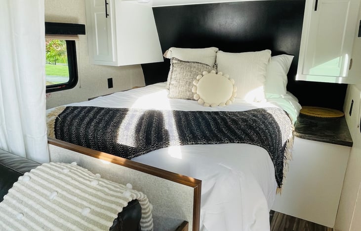 master bed. very comfortable. queen size