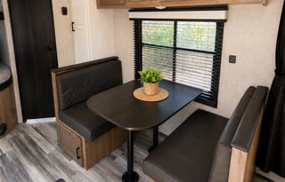 Sancia pet and kids approved Camper Rental