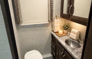 Family Friendly Spacious Class C RV – Sleeps 6–8