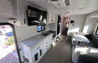 2024 EAST TO WEST Entrada 2950OK 32'