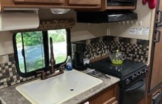 Stationary Cute Camper & FHU Space near Glacier NP