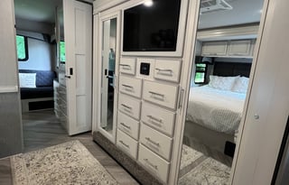 Relaxing Luxury RV Rental w/bunkhouse