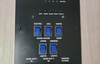 2023 Luxurious Family-Friendly Apex Ultra-Lite