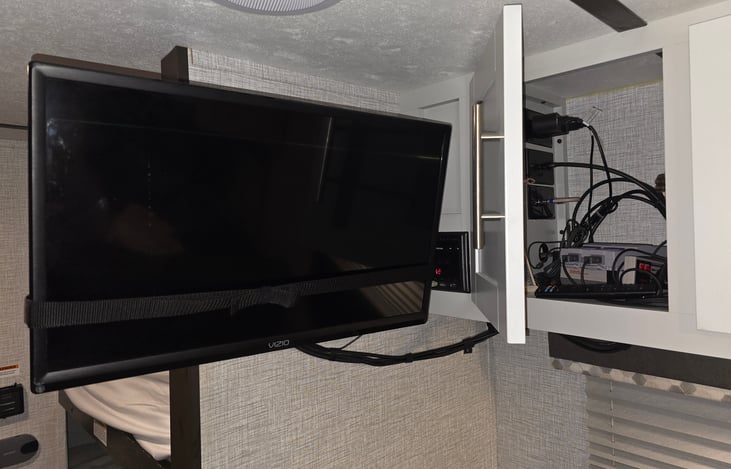 Tv, radio, Nintendo game consoles, plus wired for amplified OTA digital cable or plug-in cable using jack on rear of camper (cable rewiring required inside cabinet above).