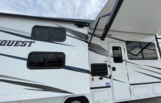 2022 GULFSTREAM WITH BUNK BEDS AND KIDS APPROVED