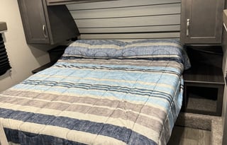 Luxurious RV Explore the Great Outdoors in Comfort