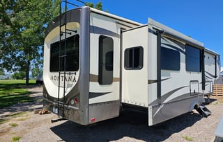 2018 Keystone Montana 3921FB Fifth Wheel