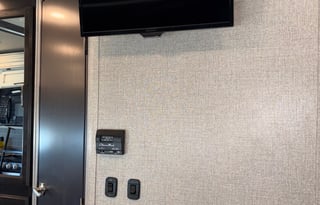 Rare King Bed | Auto Leveling | Easy to Drive