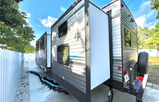 2021 Coachmen Catalina Legacy Edition travel trailer 38ft