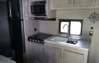 "Millennium Falcon"  Luxury unit with Bunkhouse