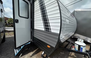 2027 Sunlite 13BH LTD Sleeps 4