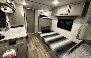 2023 Dutchmen RV Coleman Lantern 17B