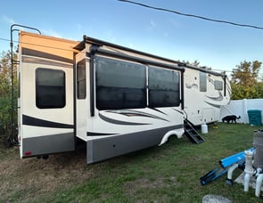 Grand Design Solitude 377MBS