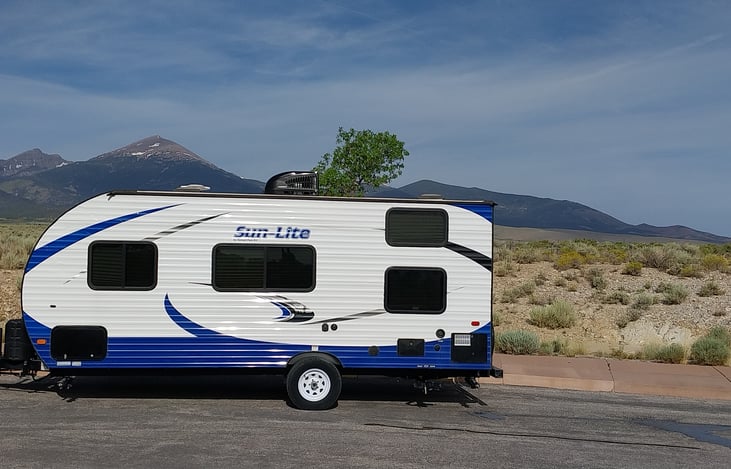 Other side of the trailer, with ample windows to let in lots of light.