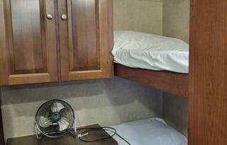 Cozy Furnished Bunkhouse- No Stress Delivery Only