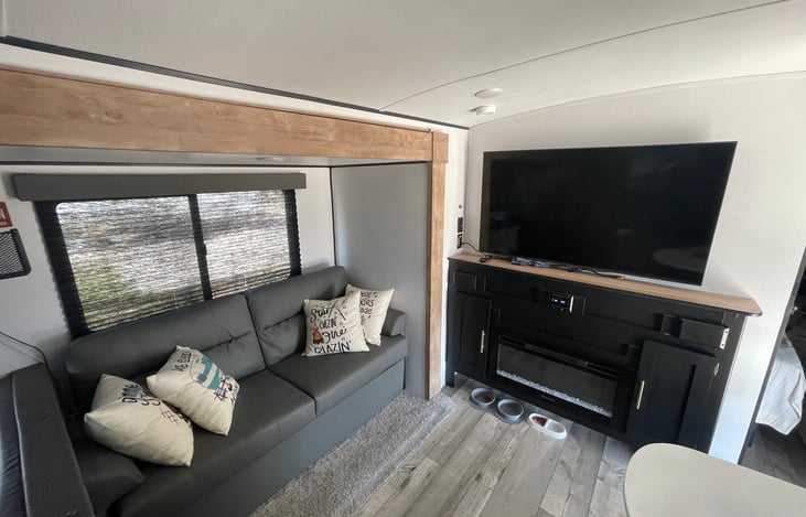 55" Samsung Smart TV, extremely comfy Jack-Knife sofa/bed