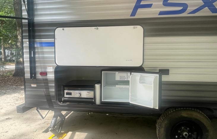 Outdoor kitchenette
