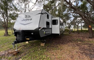 Luxury new spacious camper near Myakka State Park