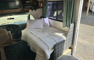 Hi I’m Toby the 2006 Fleetwood RV Tioga 31M