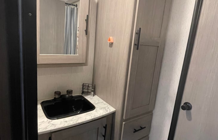 Bathroom with full linens and beach/pool towels