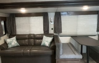 2019 Forest River Cherokee 274VFK Sleeps 6!