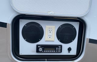 Adventure-Ready Bunkhouse RV – Sleeps 8