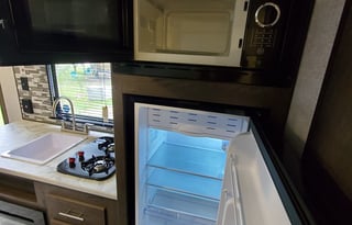 2021"THE LITTLE MRS" Bunks/4"Topper/Fully Stocked