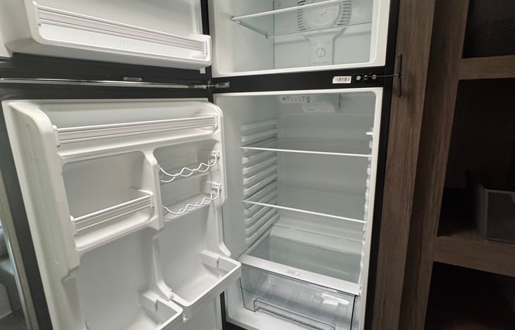 Great size fridge to hold the snacks, grilling meats and drinks!