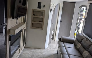 2024 Salem: Spacious Kitchen & Hidden Guest Room