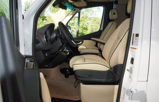 LUXURY 10 passengers VAN w TV, Kitchenette, Toilet