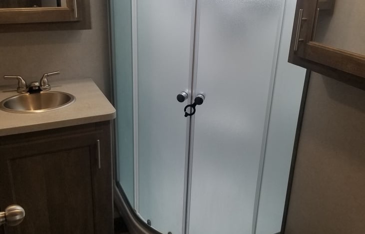 Main bathroom/shower