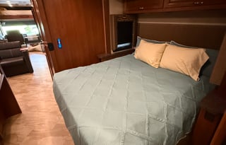 Chief Carl's Caravan- 2016 Fleetwood Bounder 35K