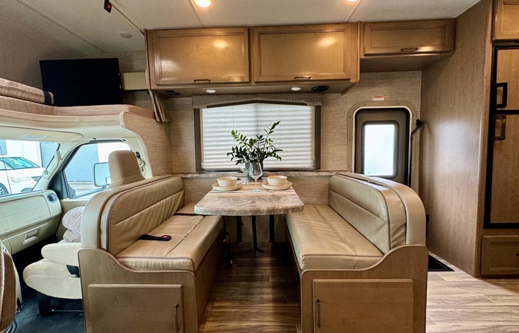 Indoor dining area / Convertible Twin Size Bed: The dinette easily transforms into a twin-size bed, giving you the flexibility to accommodate additional guests.