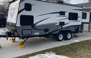 2018 Starcraft Launch Outfitter 7 19BHS