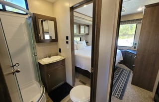 "MADAME"A Luxury Retreat-MEMORY FOAM King WEC HITS