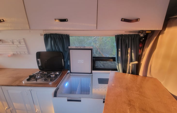 Stove and fridge/freezer