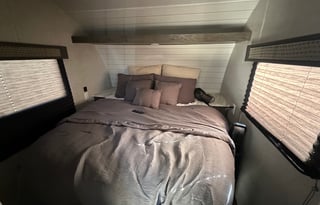 Turn Key stocked 35' bunk house travel Trailer