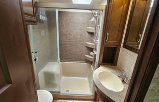 2 Bedroom, 2 Bath Luxury RV