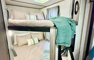 sleeps 9 + fully furnished