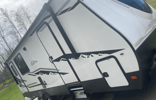 The Perfect Couples Getaway–King Bed + Cozy Vibes