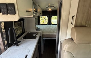 Adventure Van – 2024 Thor Motor Coach Twist 2AB