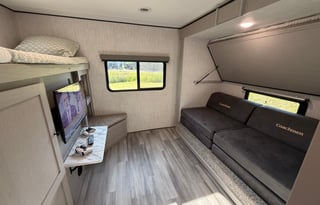 Family Adventure Camper – Apex 300BHS Bunkhouse RV
