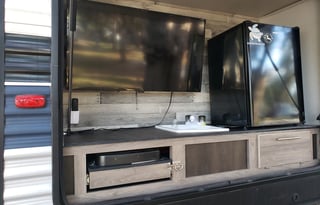 Pride of Texas Family Friendly Zinger RV