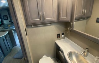 2022 Thor Motor Coach Miramar 34.6