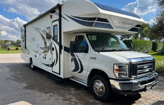 Luxury Family RV • Sleeps 7 • Fully Stocked