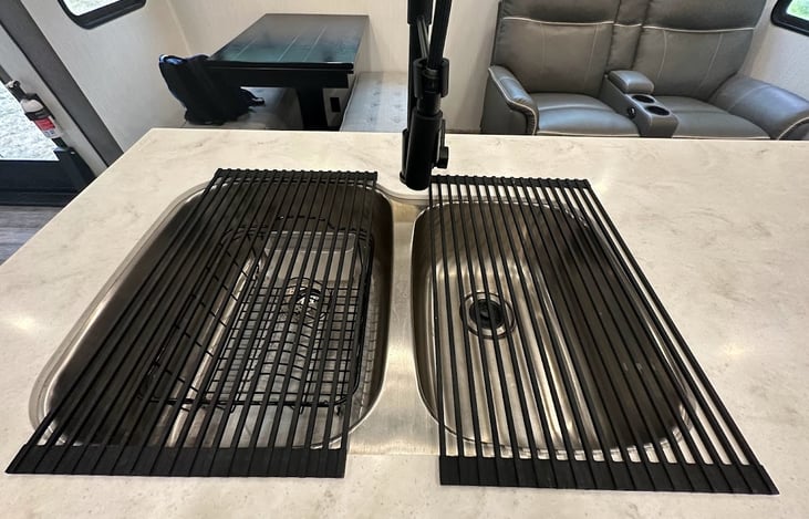 Another angle of the sink, but a little bit closer